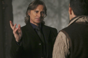  Once Upon a Time Review: Heart of Gold (Season 4 Episode 17) ONCE UPON A TIME - "Heart of Gold" - Emma is still reeling after learning the truth of her parents' history with Maleficent, but she must focus on finding the Author, who is running loose in Storybrooke, before Gold does. When Gold's quest for his happy ending grows more urgent, he blackmails Regina into helping him. In a Fairy Tale Land flashback, Robin Hood learns what it means to be an honorable thief when heaccepts a proposition by Rumpelstiltskin to travel to Oz to steal a valuable magic elixir from the Wicked Witch, on "Once Upon a Time," SUNDAY, APRIL 12 (8:00-9:00 p.m., ET) on the ABC Television Network. (ABC/Jack Rowand)
ROBERT CARLYLE, PATRICK FISCHLER