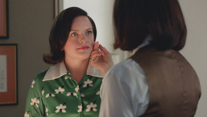  Mad Men Review: New Business (Season 7 Episode 9) Elisabeth Moss as Peggy Olson and Mimi Rogers as Pima - Mad Men _ Season 7B, Episode 9 - Photo Credit: Courtesy of AMC