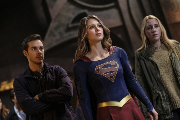 Supergirl -- "Supergirl Lives" -- Image SPG209b_0410.jpg -- Pictured: (L-R) Chris Wood as Mike/Mon-El, Melissa Benoist as Kara/Supergirl and Harley Quinn Smith as Izzy -- Photo: Robert Falconer/The CW -- é 2017 The CW Network, LLC. All Rights Reserved
