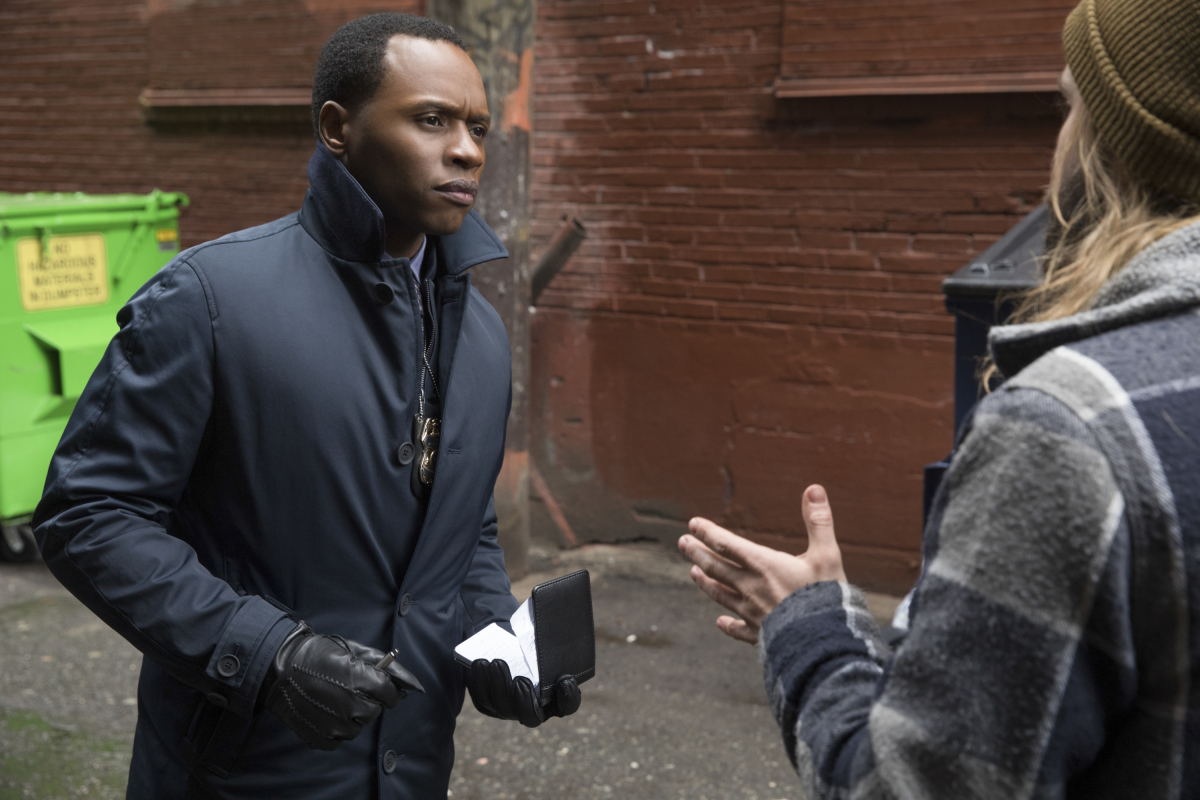 iZombie Season 3 Episode 12 photo | Tell-Tale TV iZombie -- "Looking For Mr. Goodbrain, Part 1" Image Number: ZMB312a_0129.jpg -- Pictured: Malcolm Goodwin as Clive -- Photo: Jack Rowand/The CW -- é 2017 The CW Network, LLC. All rights reserved.