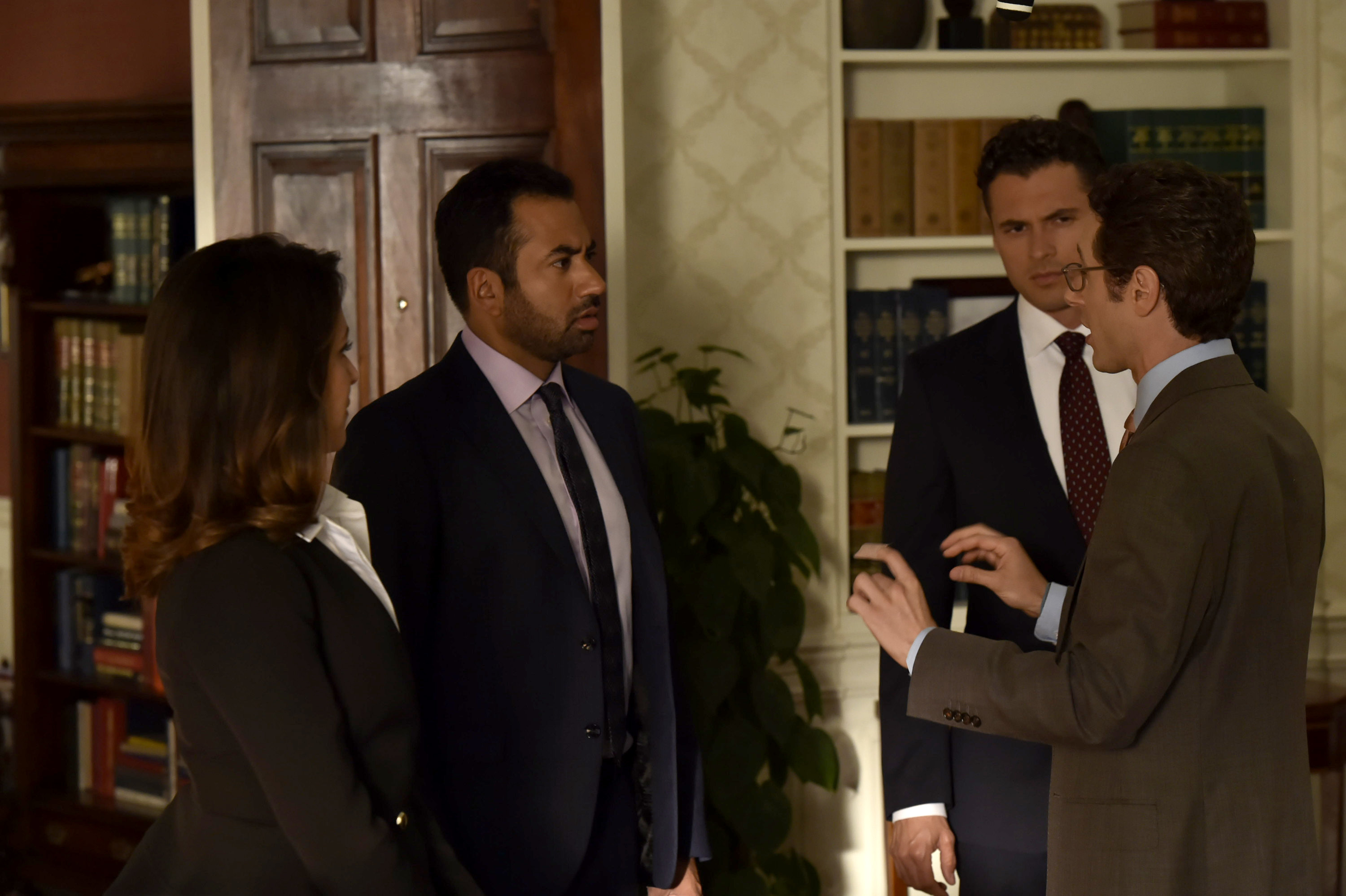 Designated Survivor Photo Preview Year Two (Season 2 Episode 1)  Tell