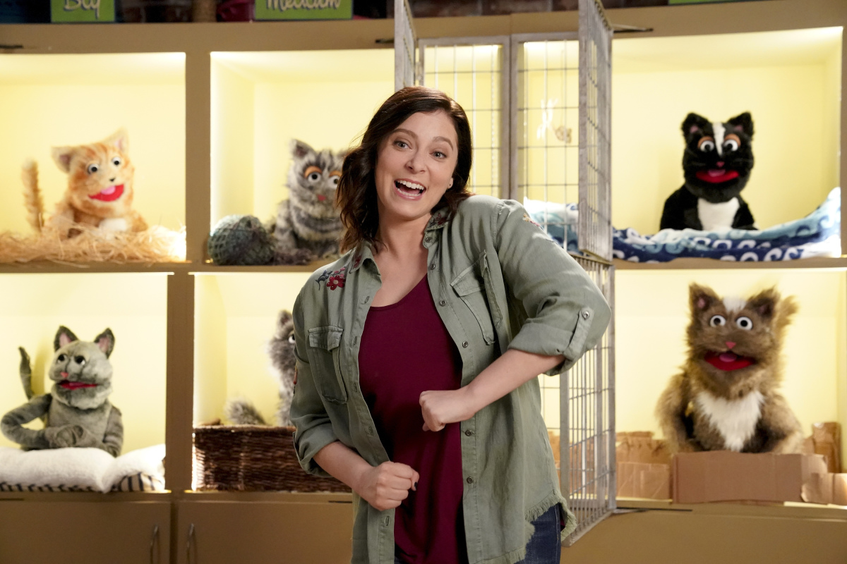 Rachel Bloom as Rebecca Bunch -- Crazy Ex-Girlfriend Season 3 Episode 12-- "Trent?!" | Tell-Tale TV Rachel Bloom as Rebecca Bunch -- Crazy Ex-Girlfriend Season 3 Episode 12-- "Trent?!"