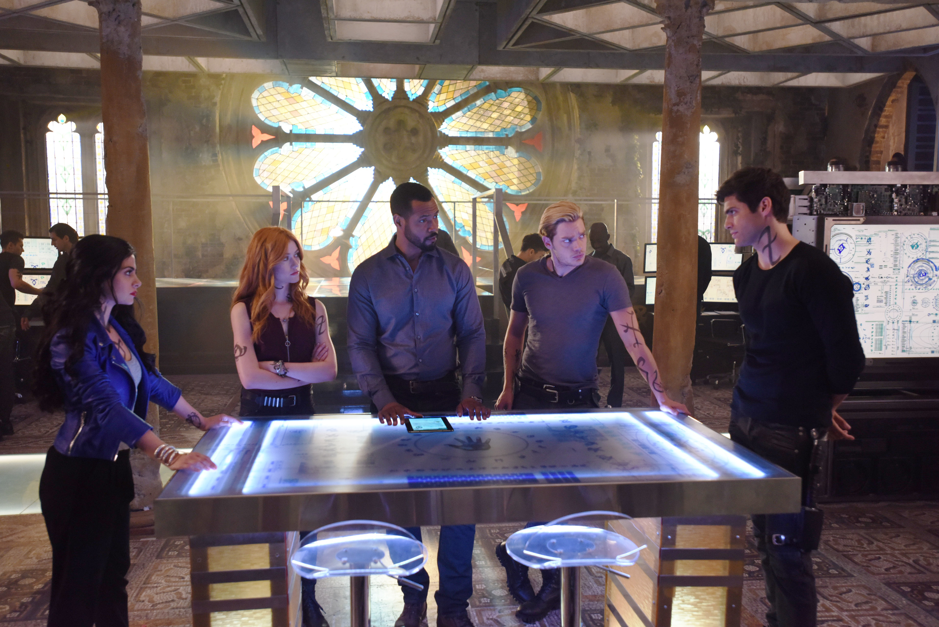 Shadowhunters Season 3 Episode 1 | Tell-Tale TV EMERAUDE TOUBIA, KATHERINE MCNAMARA, ISAIAH MUSTAFA, DOMINIC SHERWOOD, MATTHEW DADDARIO