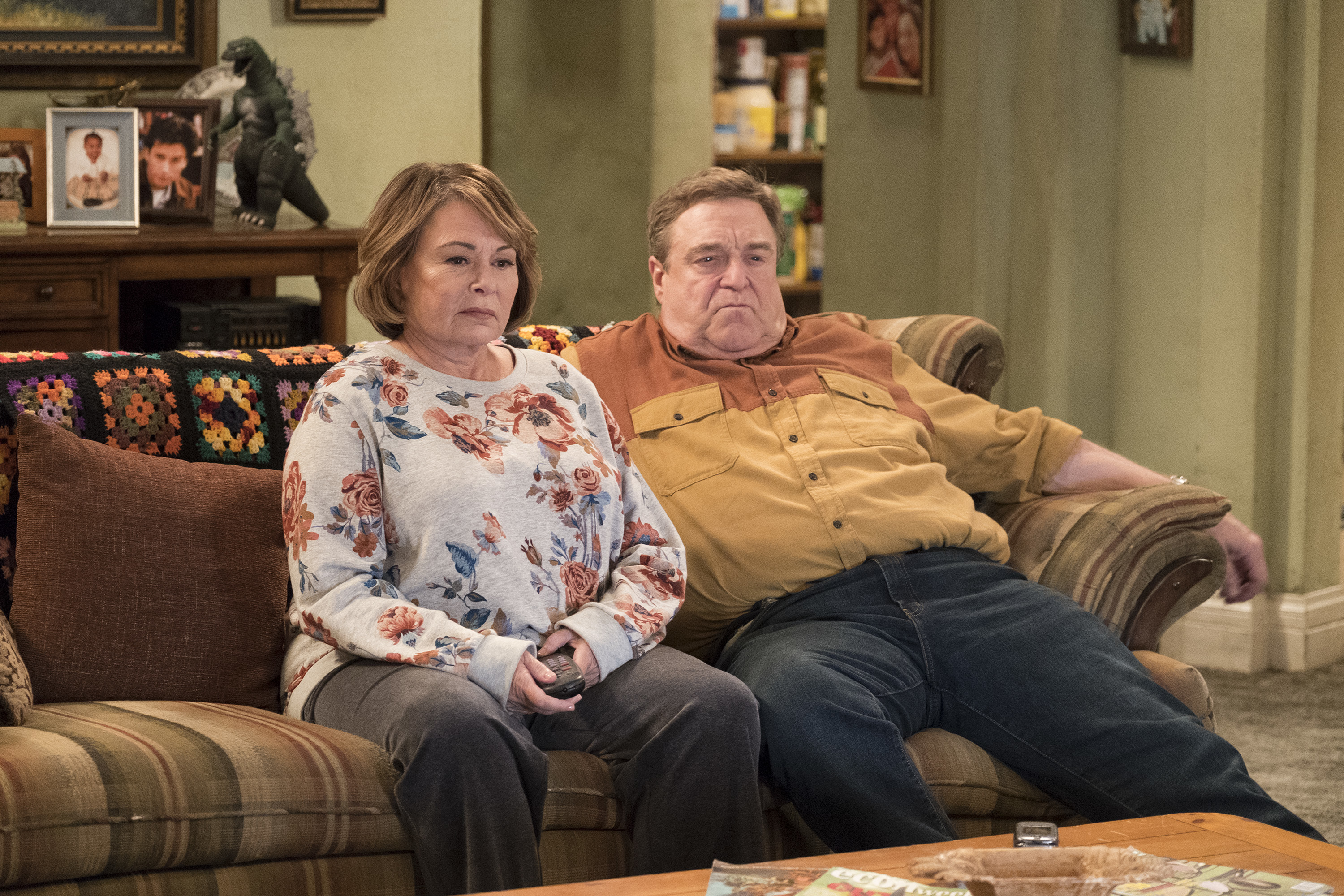 Roseanne Review Roseanne Gets the Chair (Season 10 Episode 3) Tell