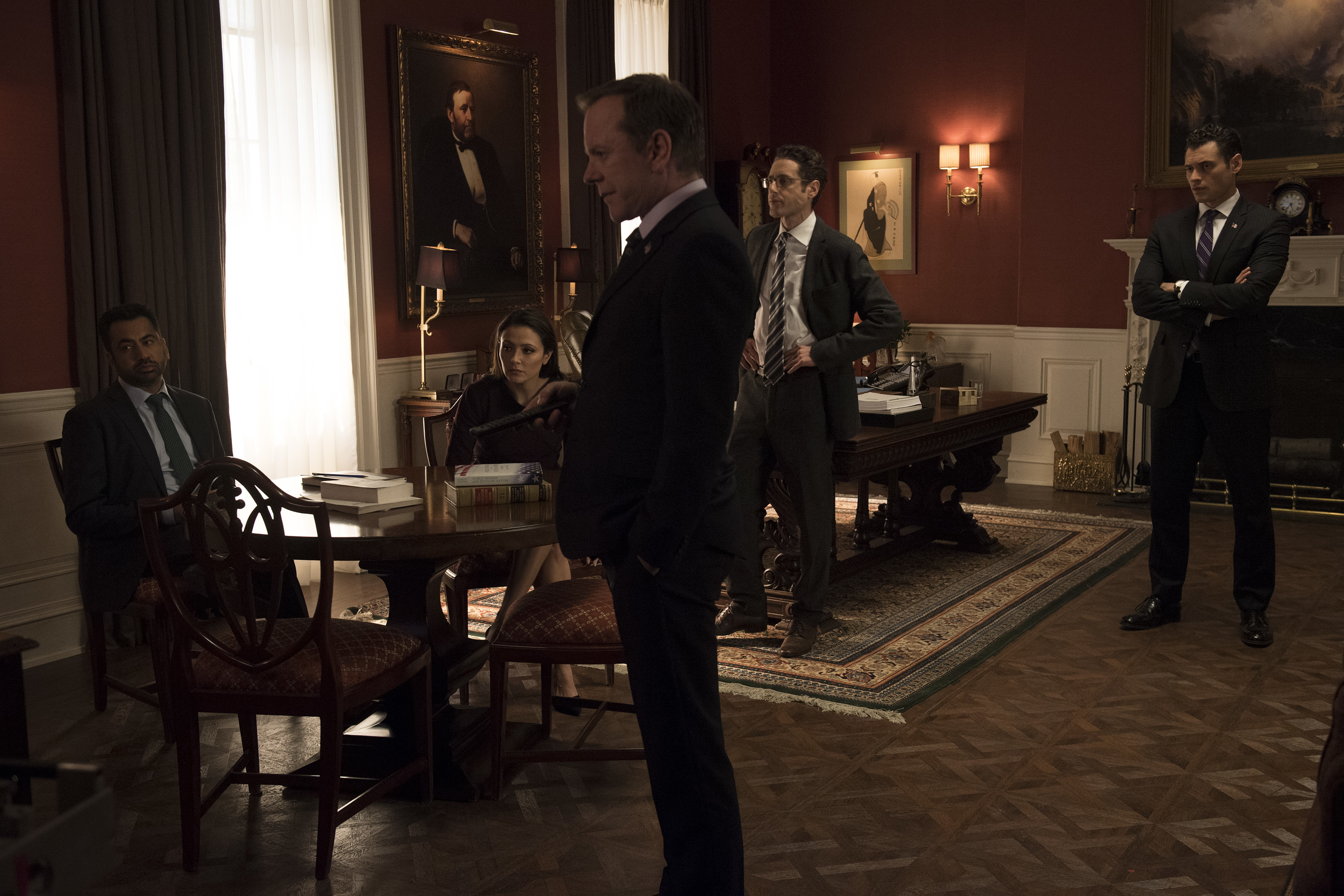 Designated Survivor Review: Bad Reception (Season 2 Episode 20) | Tell