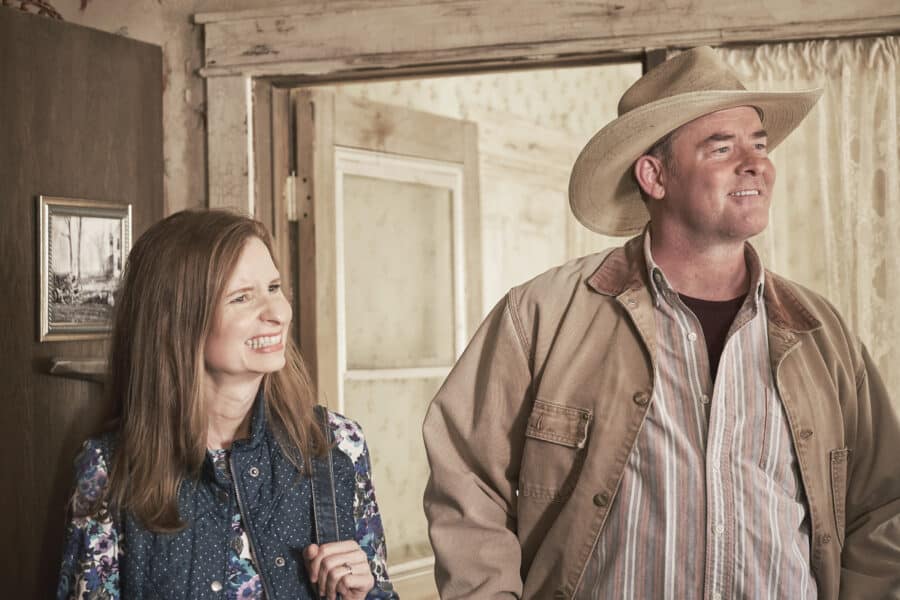 Bless This Mess Review: Pilot (Season 1 Episode 1)