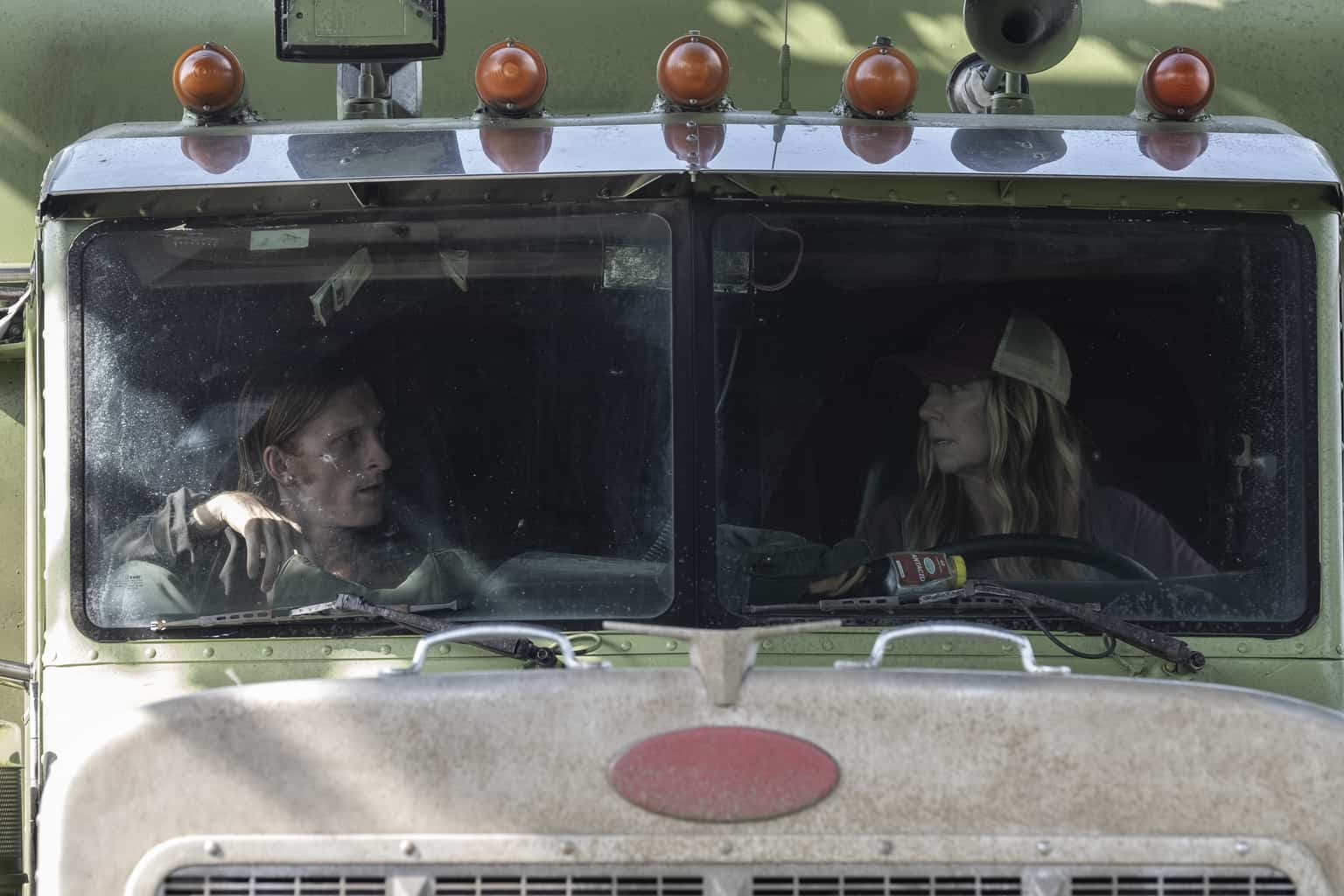 Fear the Walking Dead Season 5, Episode 11 - Austin Amelio as Dwight, Mo Collins as Sarah