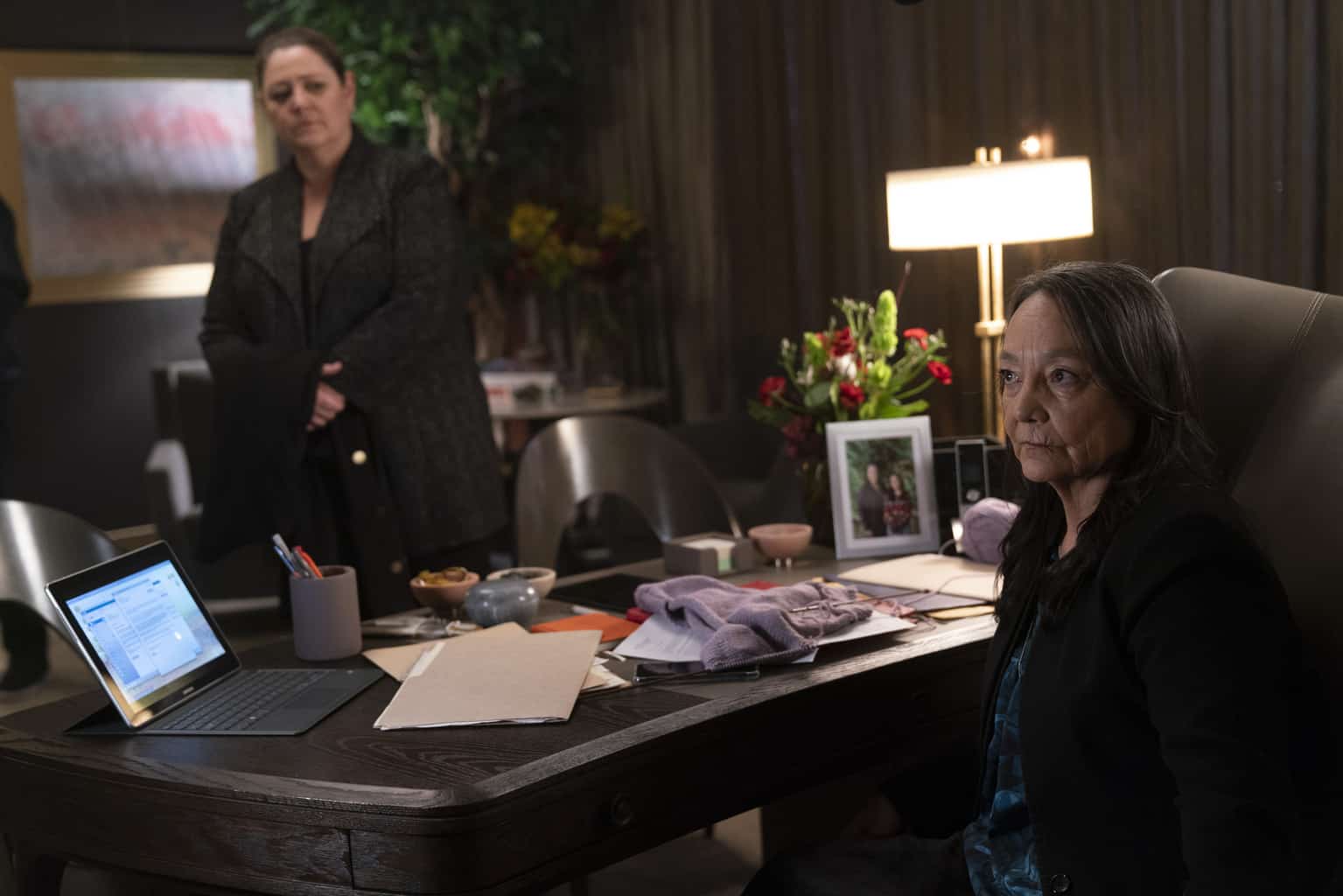 CAMRYN MANHEIM, TANTOO CARDINAL Preview – Stumptown Season 1 Episode 1: Forget it Dex, It’s Stumptown