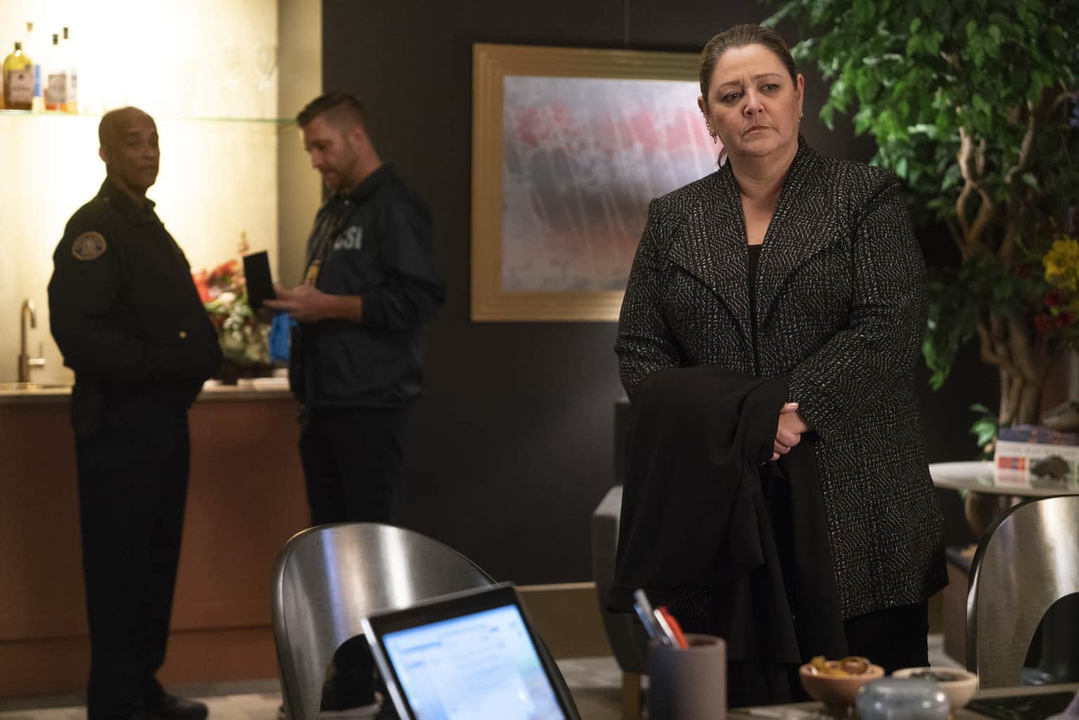 CAMRYN MANHEIM Preview – Stumptown Season 1 Episode 1: Forget it Dex, It’s Stumptown