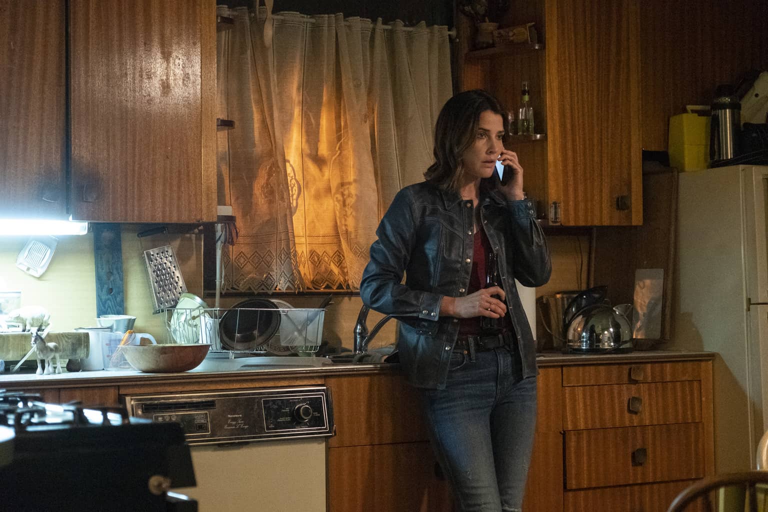 COBIE SMULDERS | Tell-Tale TV COBIE SMULDERS