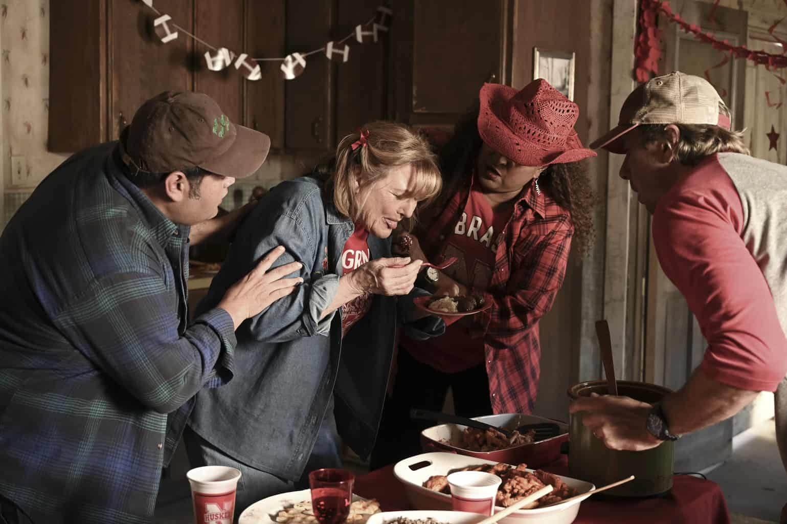 Bless This Mess Season 2 Episode 1JOSEPH A. NUNEZ, NANCY LENEHAN, PAM GRIER, DAX SHEPARD