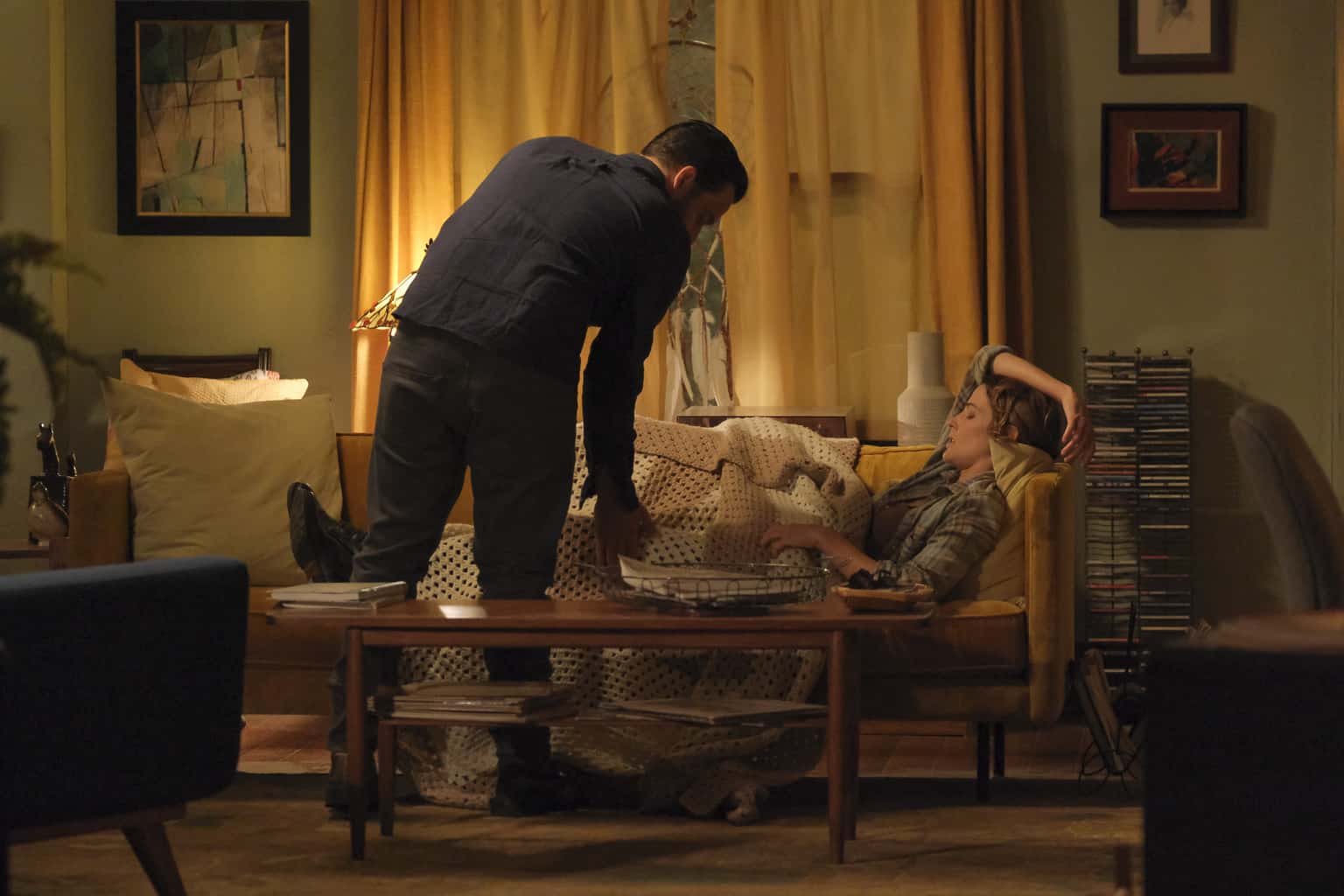 JAKE JOHNSON, COBIE SMULDERS Stumptown Review: Missed Connections (Season 1 Episode 2)