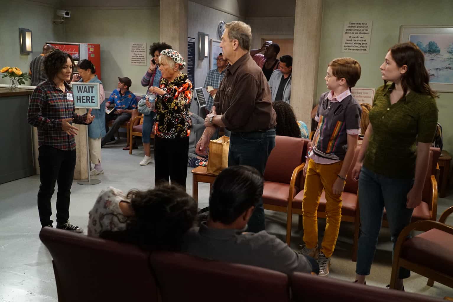 SARA GILBERT, ESTELLE PARSONS, JOHN GOODMAN, AMES MCNAMARA, EMMA KENNEY