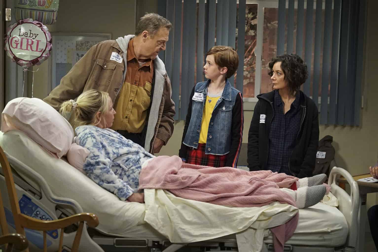 LECY GORANSON, JOHN GOODMAN, AMES MCNAMARA, SARA GILBERT Preview — The Conners Season 2 Episode 2: A Kiss Is Just a Kiss - Part 2