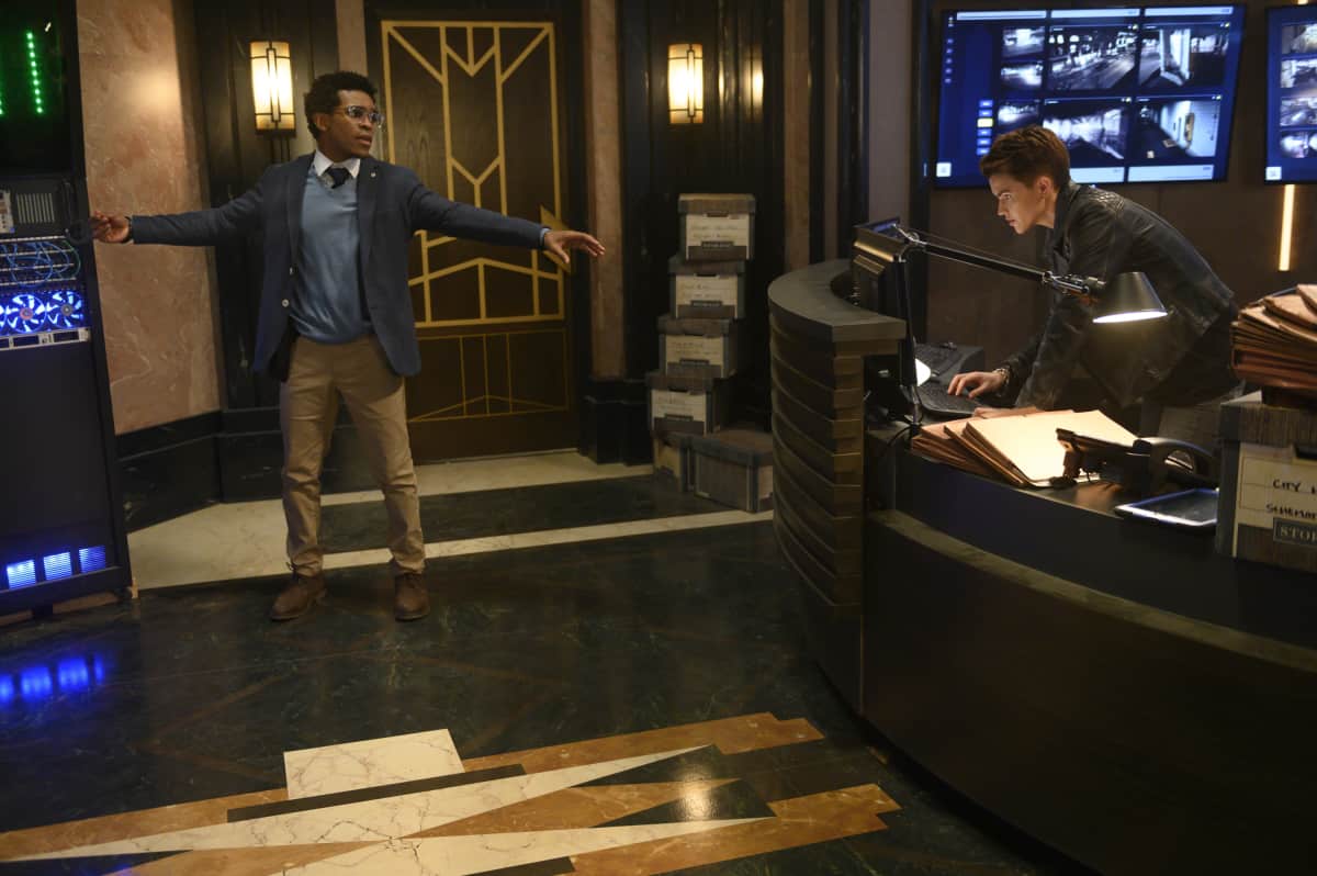 Batwoman Season 1 Episode 1 - Camrus Johnson as Luke Fox and Ruby Rose as Kate Kane Preview — Batwoman Season 1 Episode 1 (Series Premiere) Batwoman Season 1 Episode 1 - Camrus Johnson as Luke Fox and Ruby Rose as Kate Kane