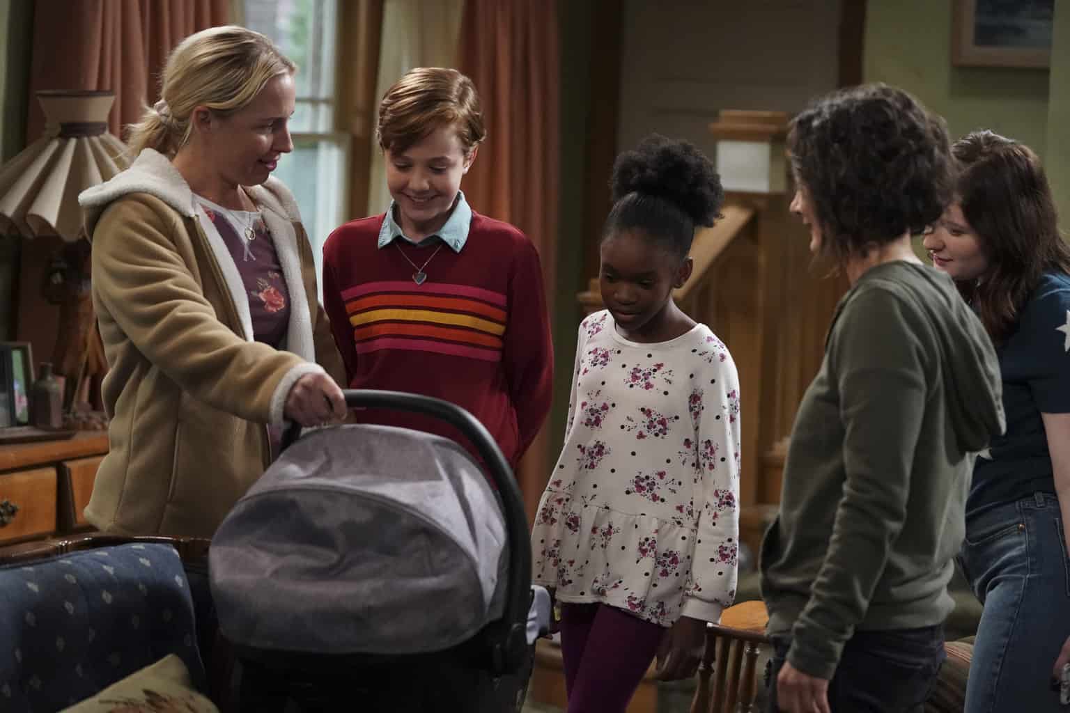 LECY GORANSON, AMES MCNAMARA, JAYDEN REY, SARA GILBERT Preview — The Conners Season 2 Episode 3: The Preemie Monologues - Part 2