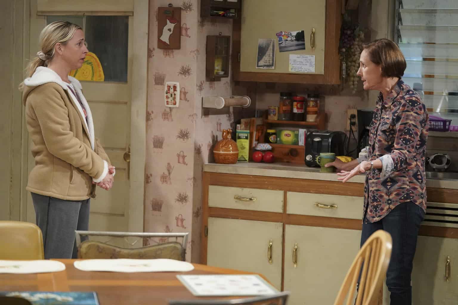 LECY GORANSON, LAURIE METCALF Preview — The Conners Season 2 Episode 3: The Preemie Monologues - Part 2