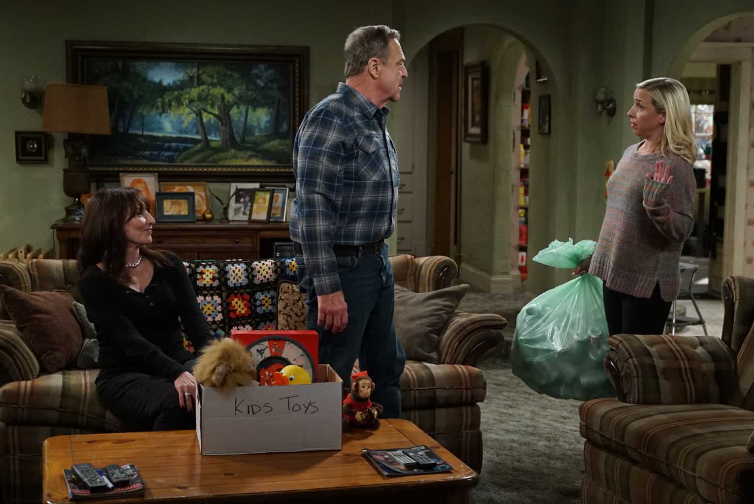 KATEY SAGAL, JOHN GOODMAN, LECY GORANSON