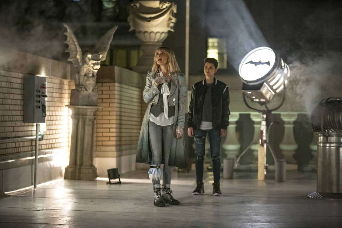 Batwoman Season 1 Episode 4 - Rachel Skarsten as Alice and Ruby Rose as Kate Kane | Tell-Tale TV BWN104_0056b3