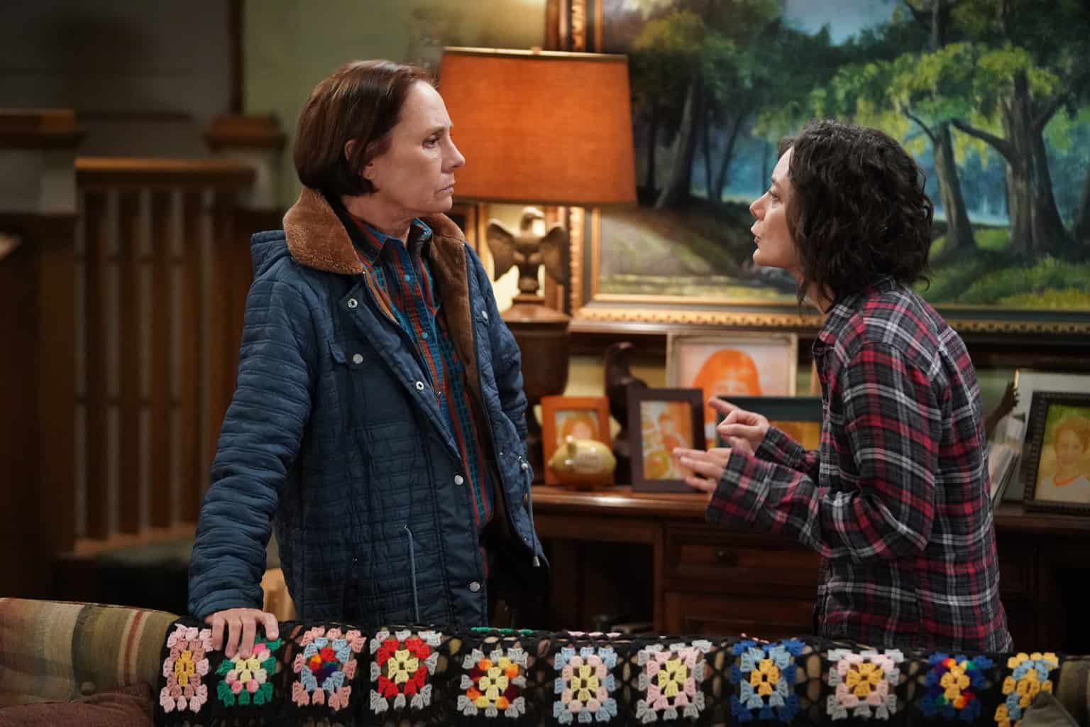 LAURIE METCALF, SARA GILBERT Preview — The Conners Season 2 Episode 6: Tempest in a Stew Pot - Part 2