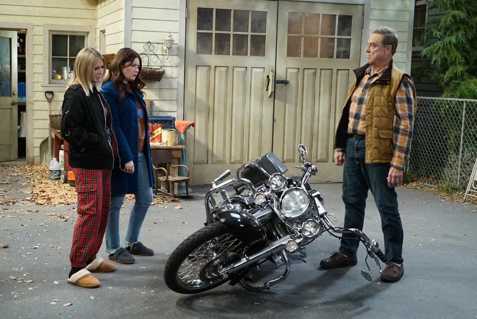 ELIZA BENNETT, EMMA KENNEY, JOHN GOODMAN