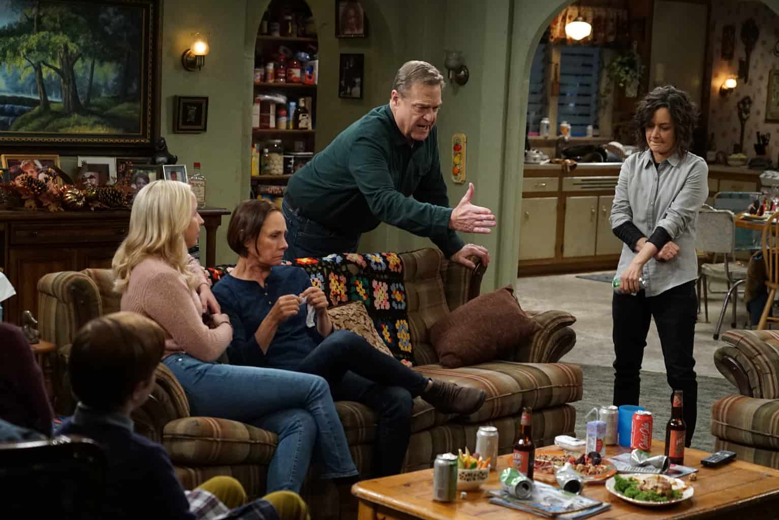 LECY GORANSON, KATEY SAGAL, JOHN GOODMAN, SARA GILBERT