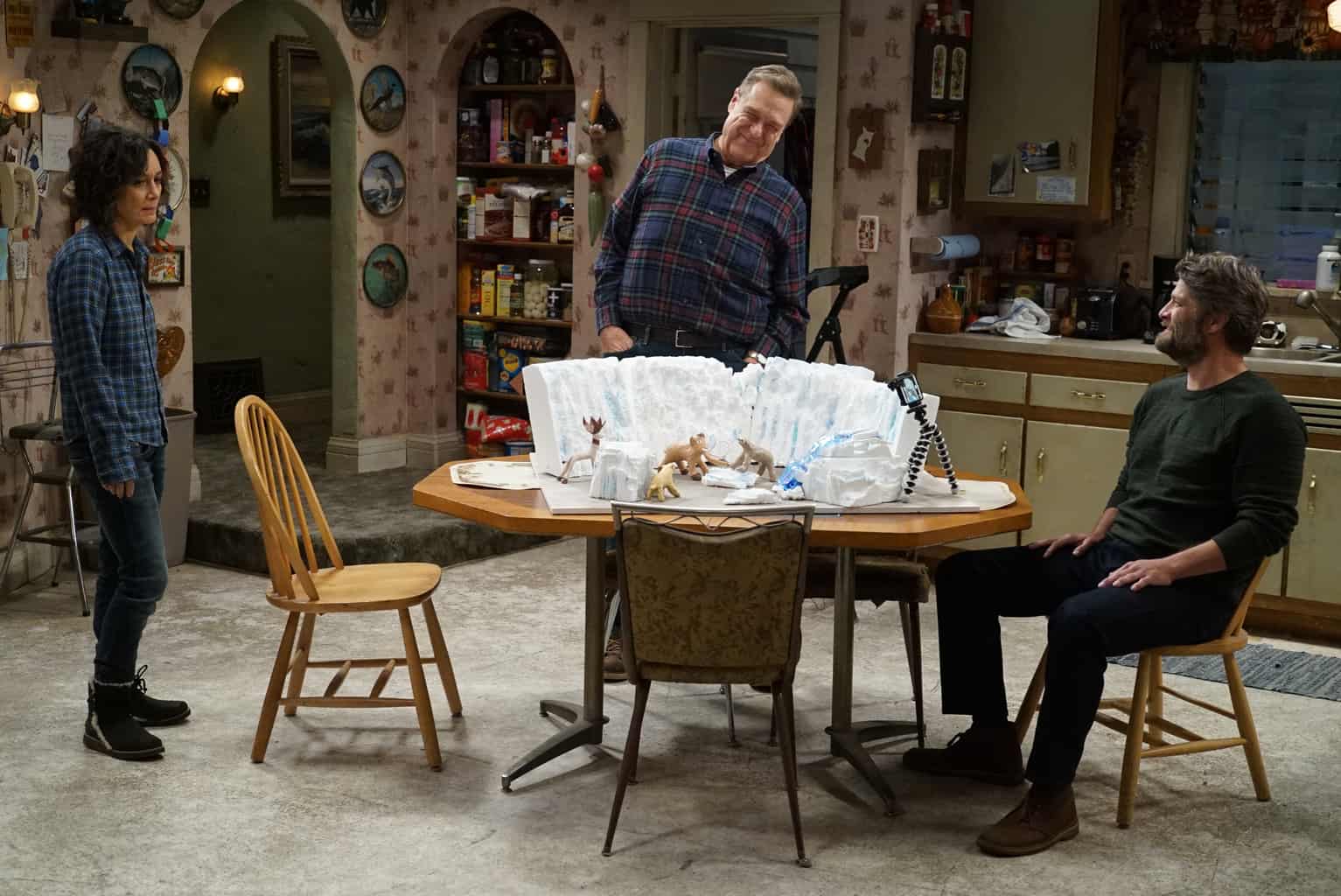 SARA GILBERT, JOHN GOODMAN, JAY R. FERGUSON Preview — The Conners Season 2 Episode 8: Lanford, Toilet of Sin - Part 2