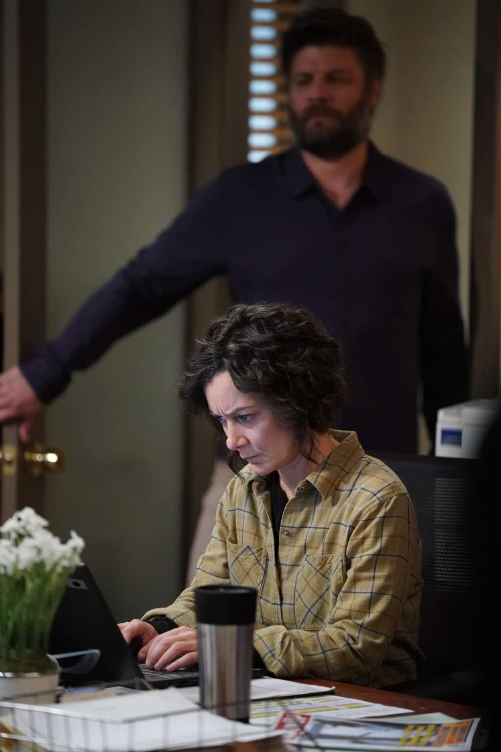SARA GILBERT Preview — The Conners Season 2 Episode 9: Smoking Penguins and Santa on Santa Action - Part 2