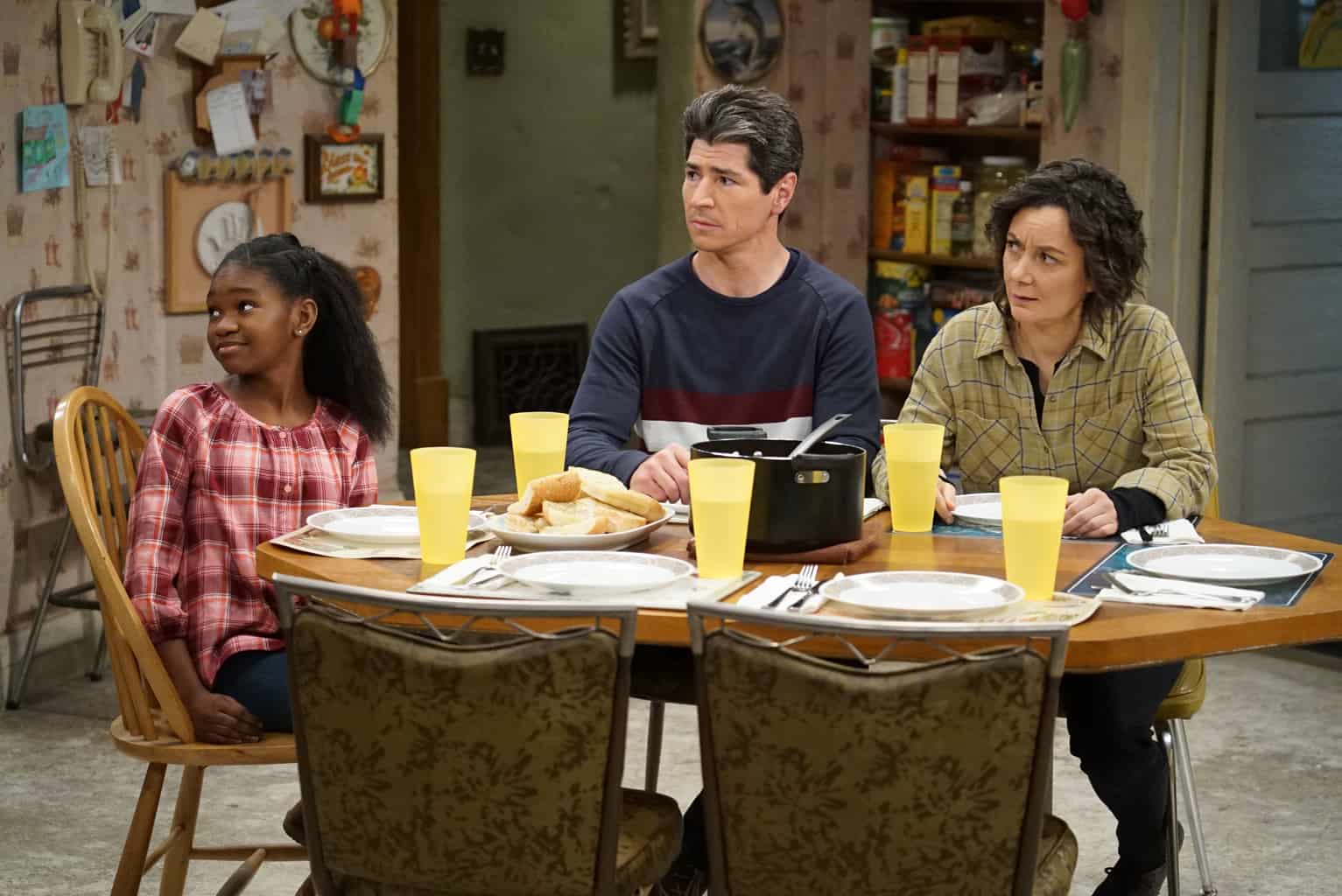 JAYDEN REY, MICHAEL FISHMAN, SARA GILBERT Preview — The Conners Season 2 Episode 9: Smoking Penguins and Santa on Santa Action - Part 2