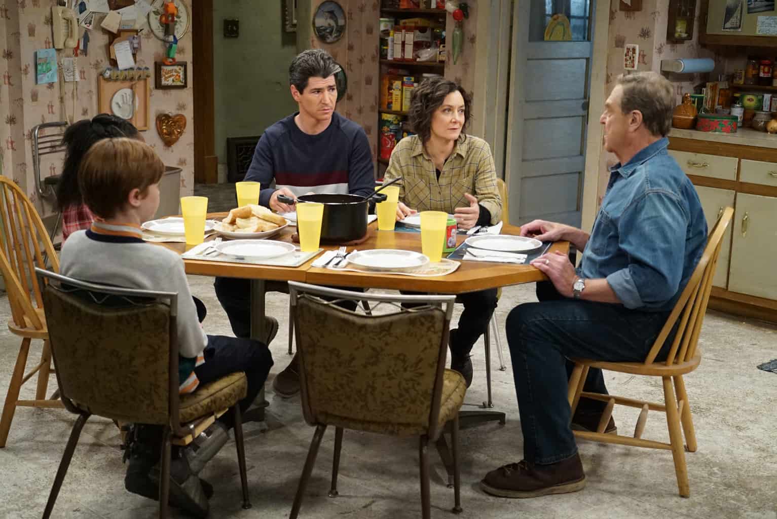 MICHAEL FISHMAN, SARA GILBERT, JOHN GOODMAN Preview — The Conners Season 2 Episode 9: Smoking Penguins and Santa on Santa Action - Part 3