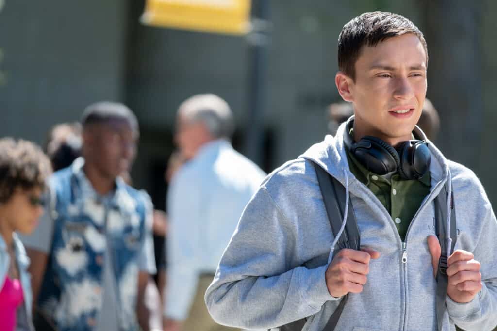ATYPICAL_302_Unit_00732R | Tell-Tale TV ATYPICAL_302_Unit_00732R