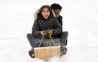 Let It Snow - Isabela Moner, Shameik Moore