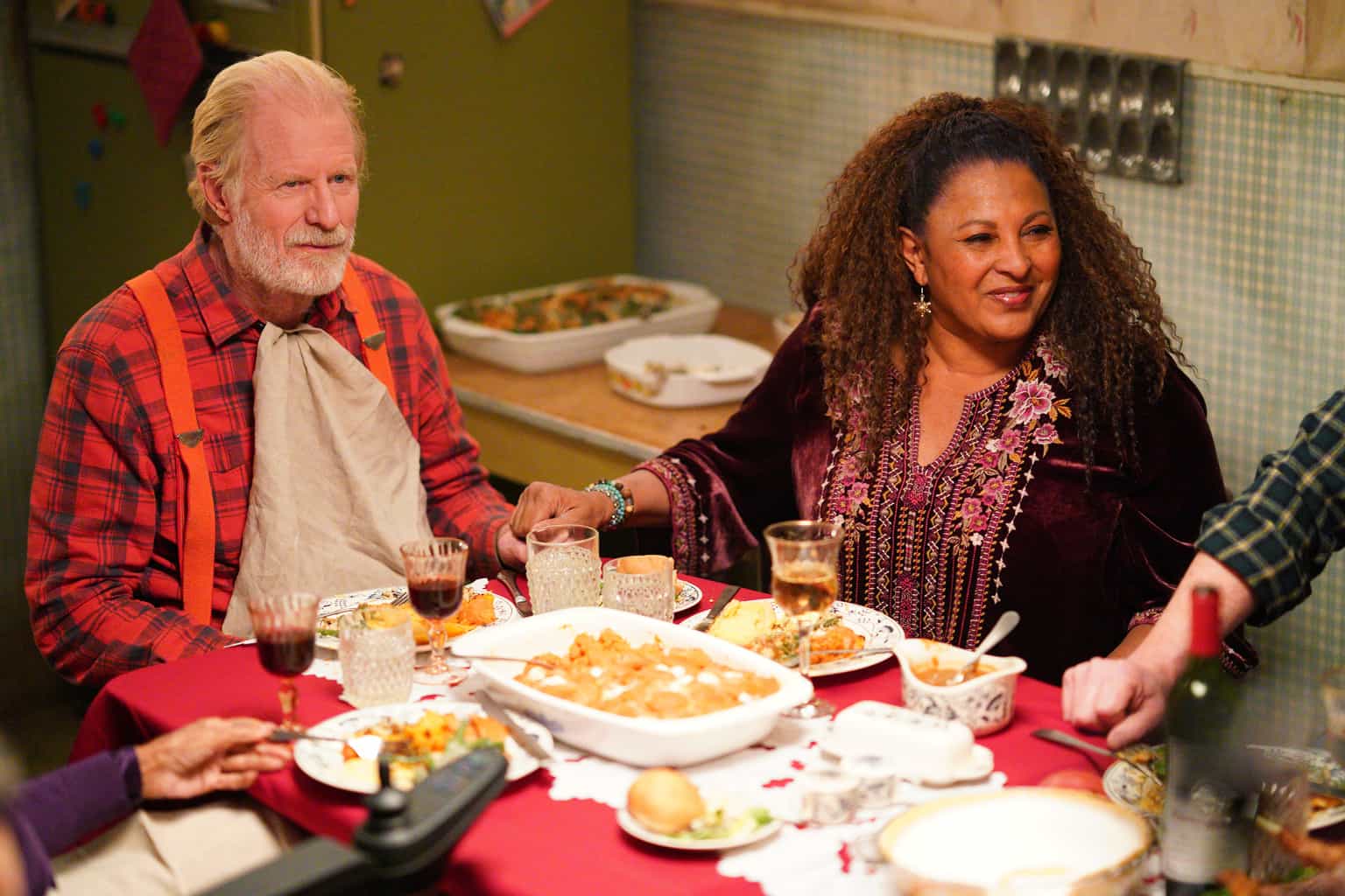Bless This Mess Season 2 Episode 9 ED BEGLEY JR., PAM GRIER | Tell-Tale TV Bless This Mess Season 2 Episode 9 ED BEGLEY JR., PAM GRIER