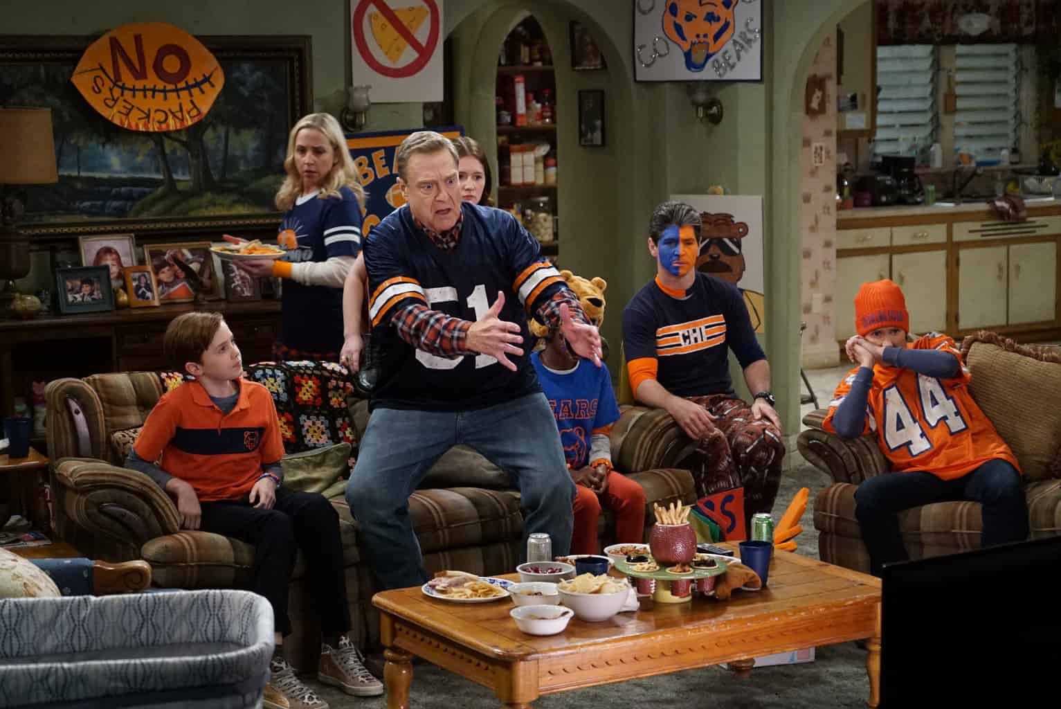 AMES MCNAMARA, LECY GORANSON, JOHN GOODMAN, MICHAEL FISHMAN