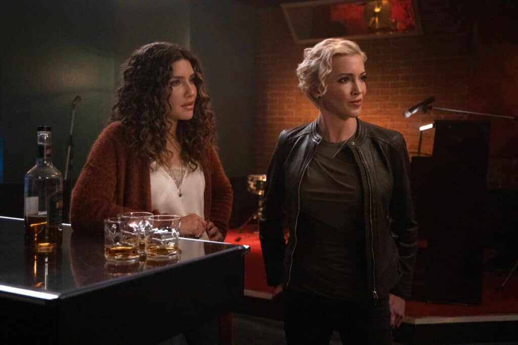 Arrow Season 8 Episode 9 - Juliana Harkavy as Dinah Drake/Black Canary and Katie Cassidy as Laurel Lance/Black Siren