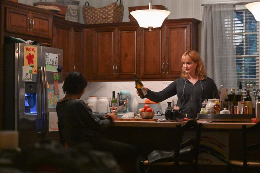 Good Girls - Season 3 Episode 1 - Find Your Beach