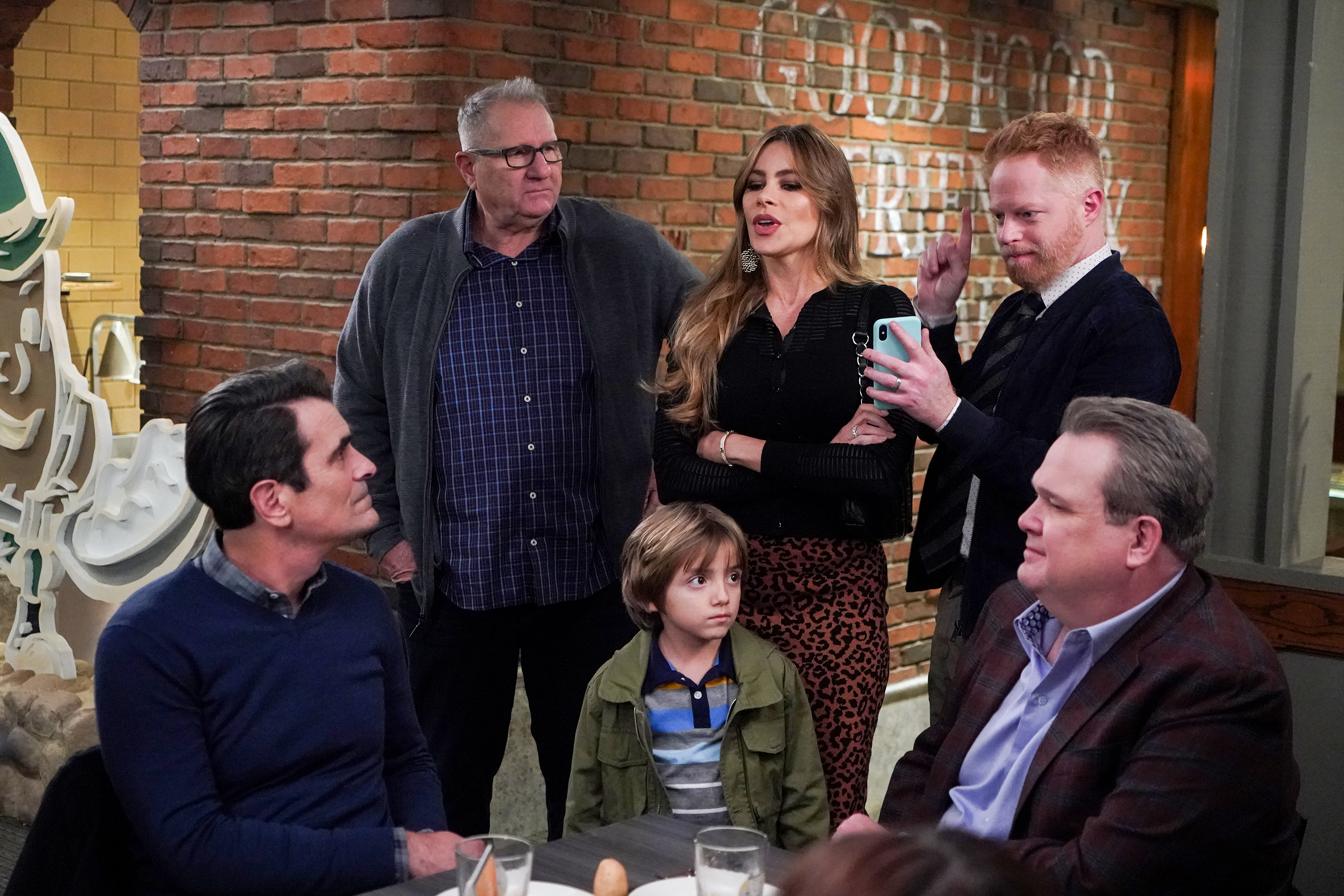TY BURRELL, ED O’NEILL, JEREMY MAGUIRE, SOFIA VERGARA, JESSE TYLER FERGUSON, ERIC STONESTREET