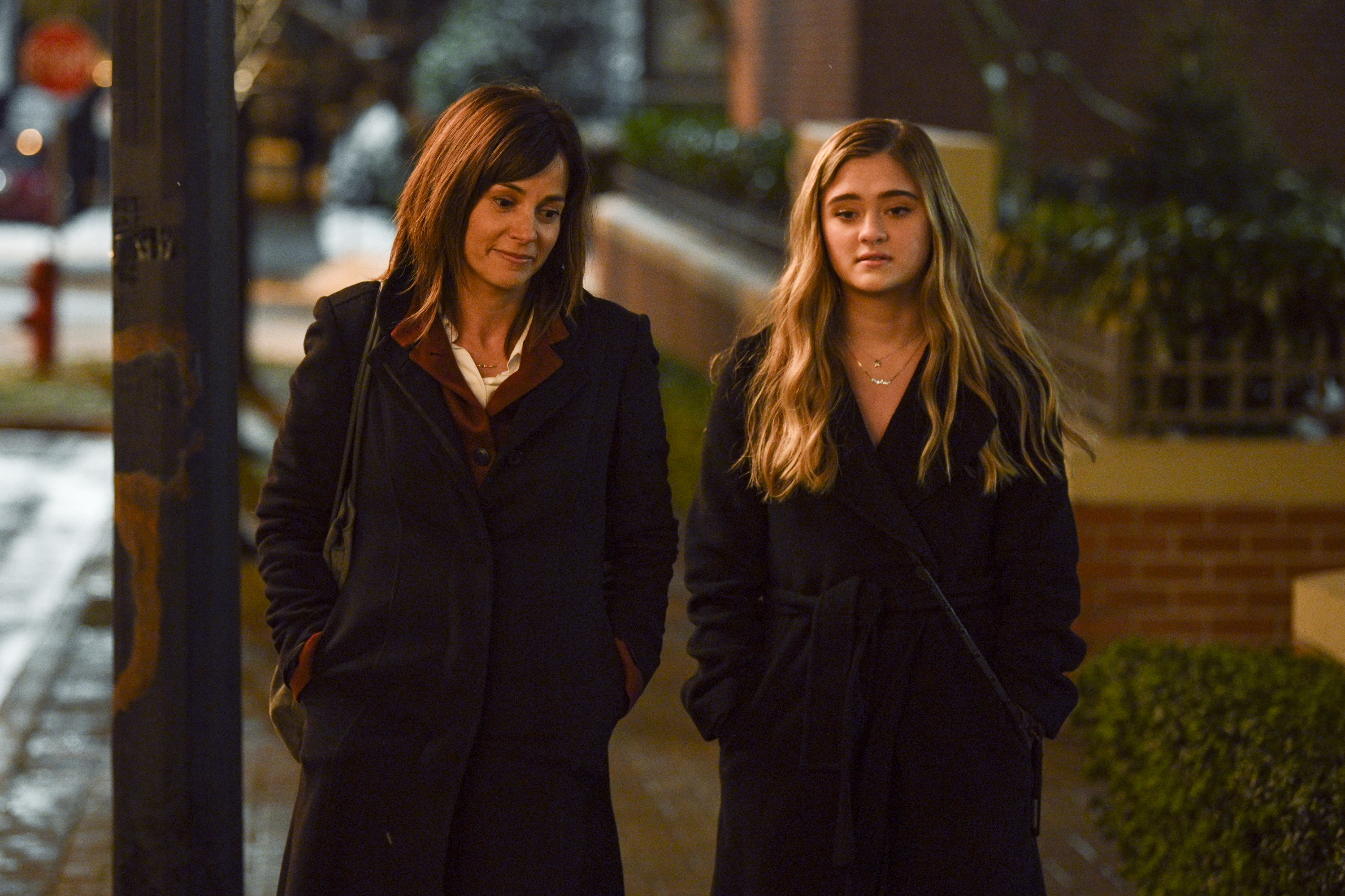 A Million Little Things Season 2 Episode 13, "Daisy" Pictured: Stephanie Szostak, Lizzy Greene