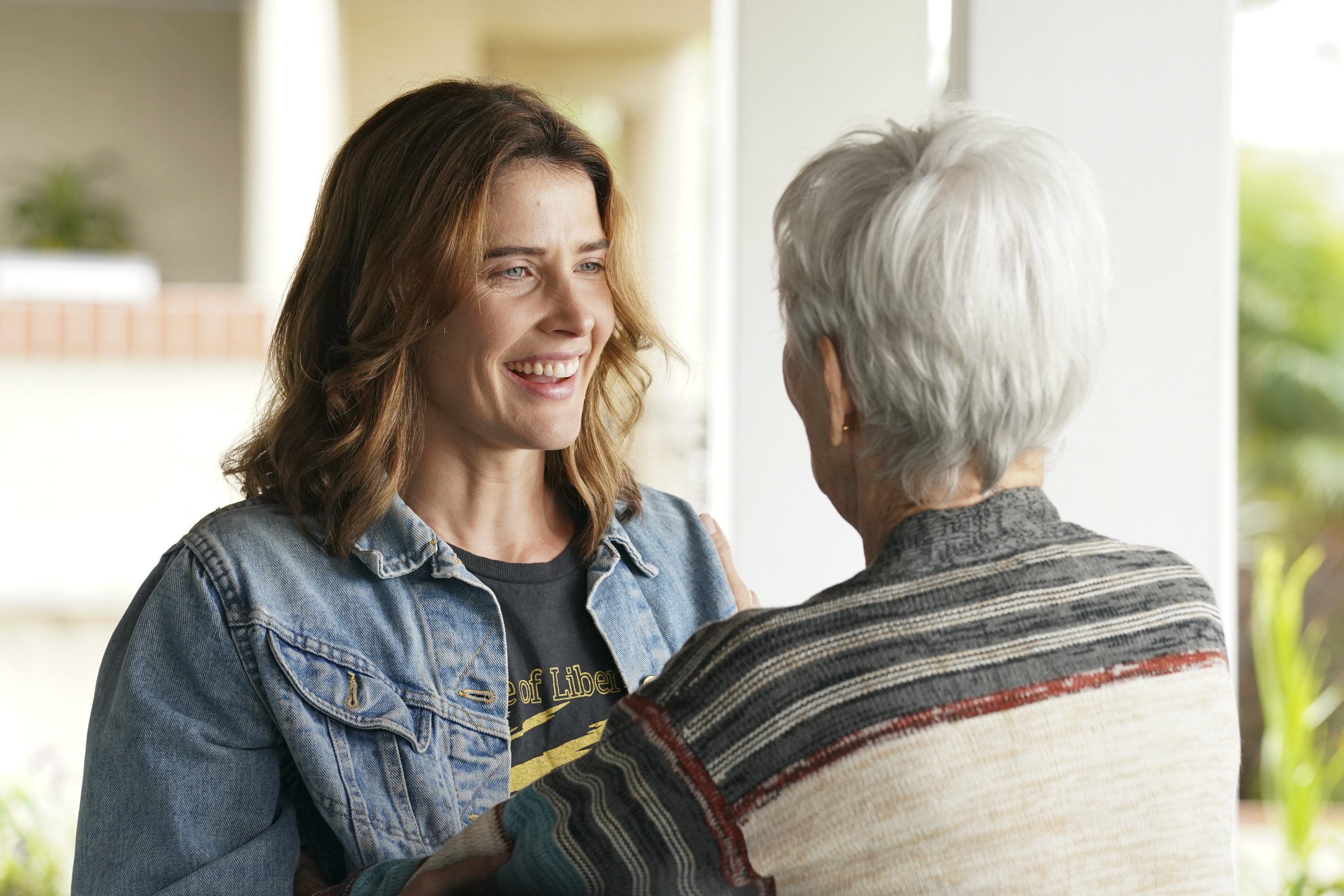 COBIE SMULDERS | Tell-Tale TV COBIE SMULDERS