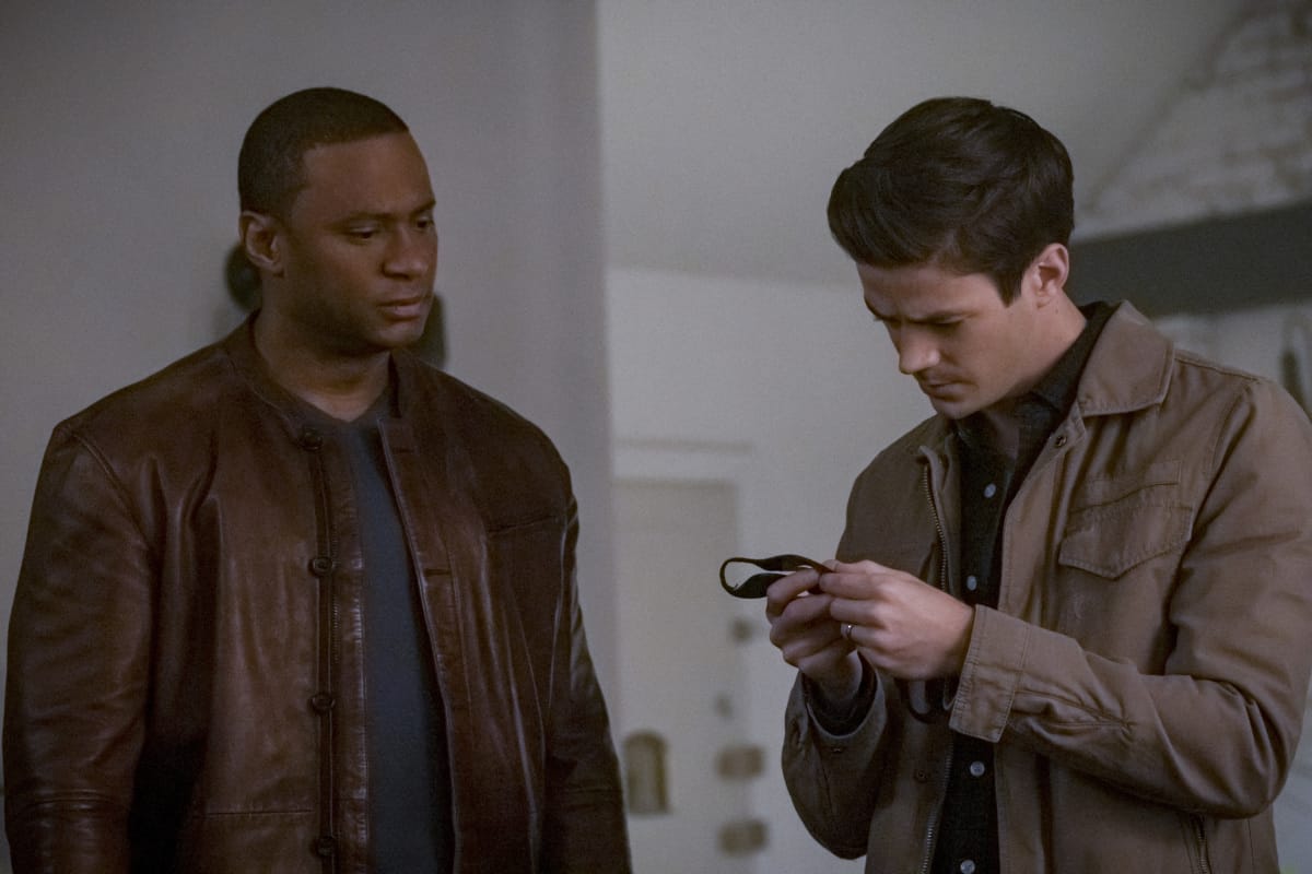 The Flash Season 6 Episode 10 - David Ramsey as John Diggle/Spartan and Grant Gustin as Barry Allen | Tell-Tale TV FLA610b_0168b