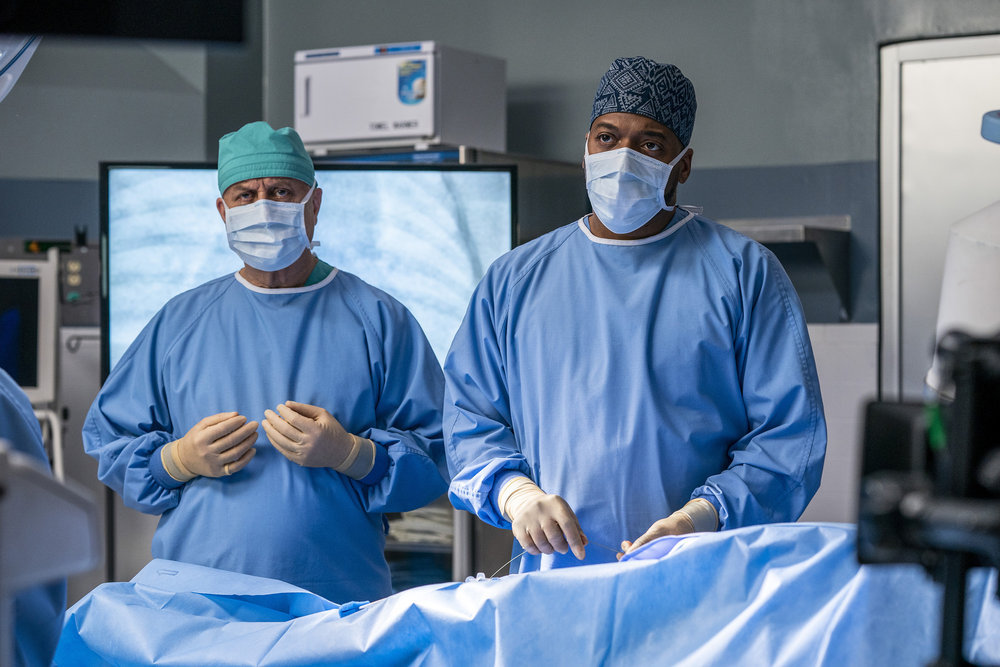 New Amsterdam Season 2 Episode 15, "Double Blind" Pictured: (l-r) Anupam Kher as Dr. Vijay Kapoor, Jocko Sims as Dr. Floyd Reynolds