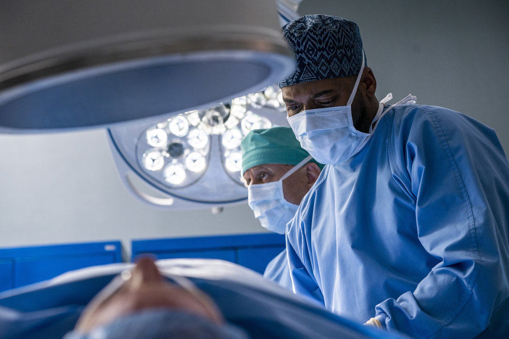 New Amsterdam Season 2 Episode 15, "Double Blind" Pictured: (l-r) Anupam Kher as Dr. Vijay Kapoor, Jocko Sims as Dr. Floyd Reynolds