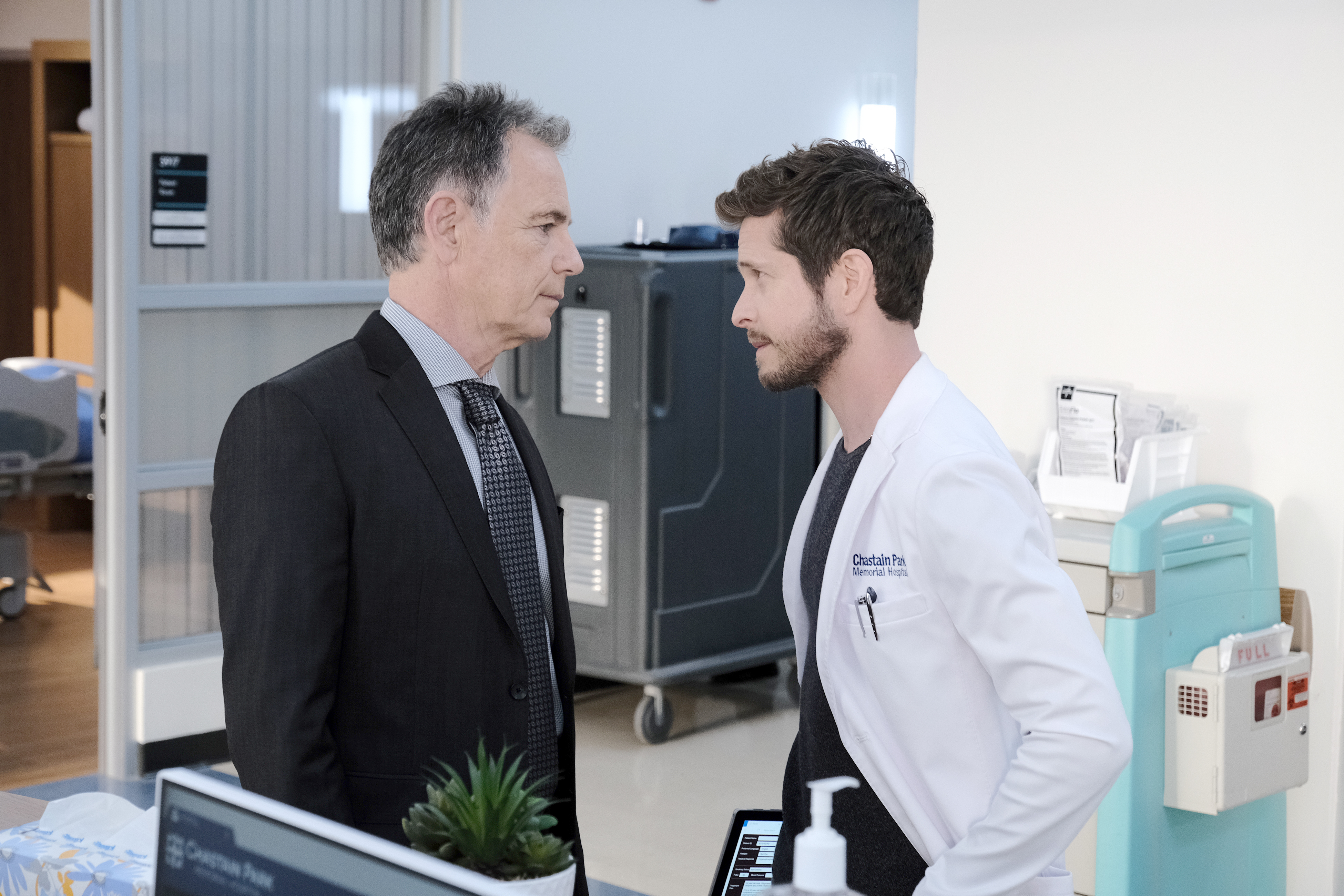 The Resident Season 3 Episode 15, "Last Shot" Pictured: Bruce Greenwood and Matt Czuchry