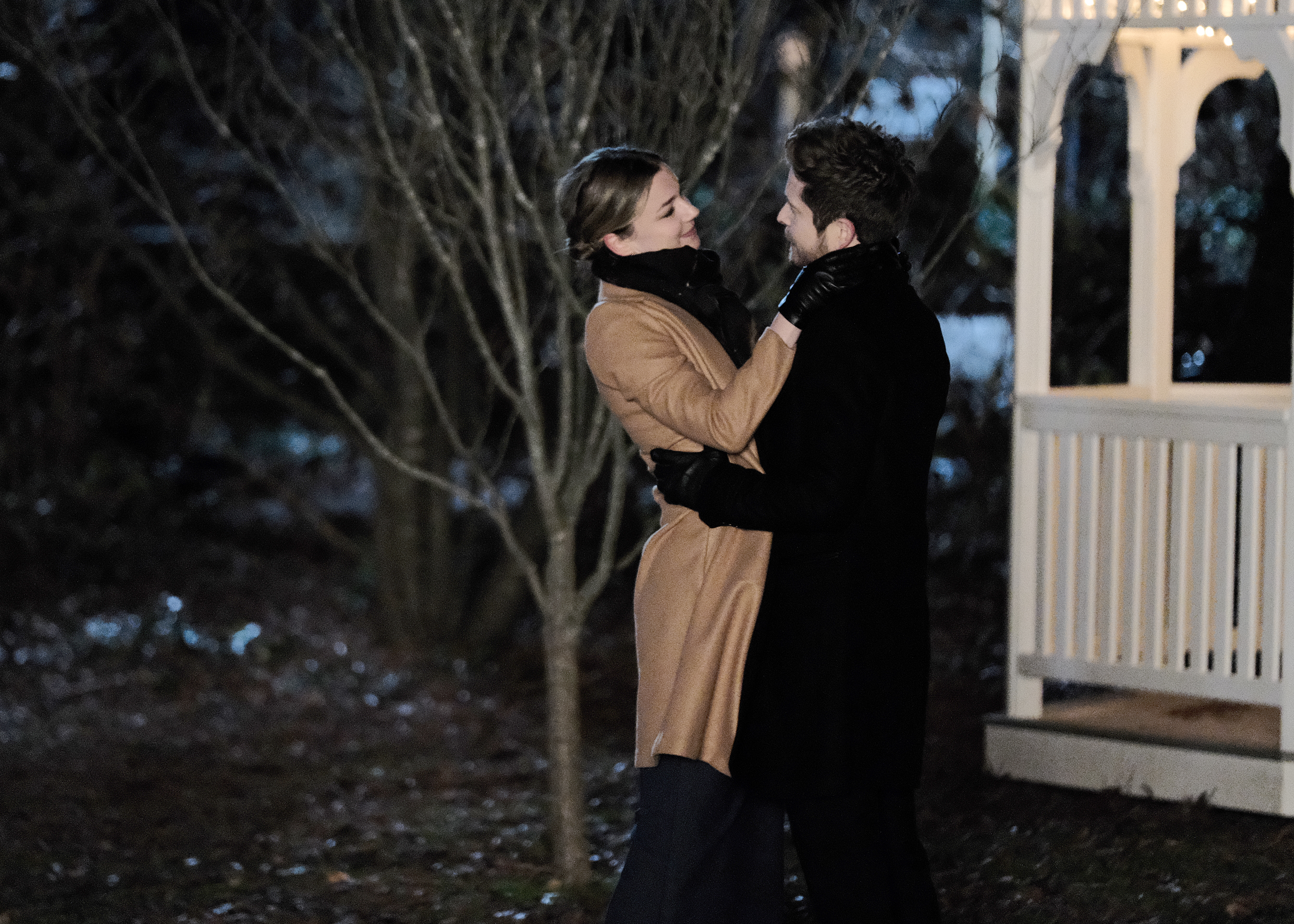 The Resident Season 3 Episode 16, "Reverse Cinderella" Pictured: L-R: Emily VanCamp and Matt Czuchry