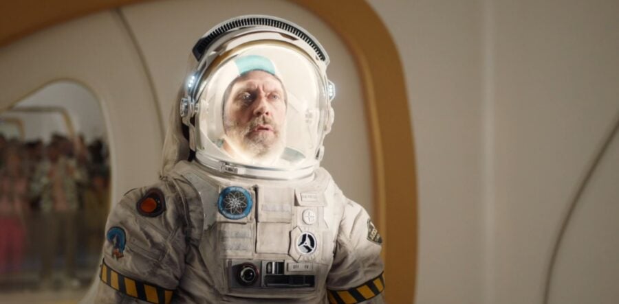 Avenue 5 Season 1 Episode 5 "He's Only There To Stop His Skeleton From Falling Over"