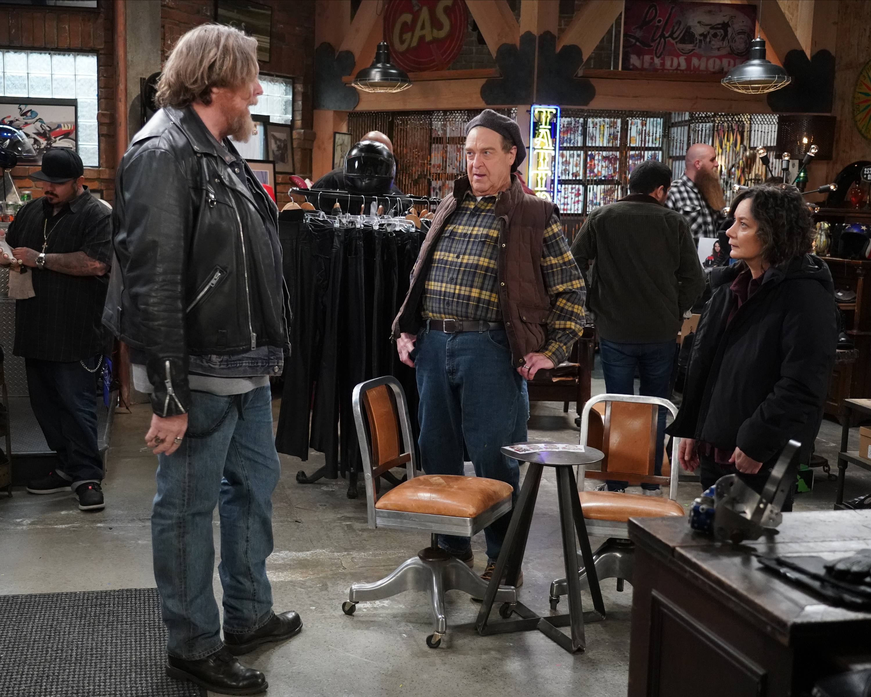 JOHN GOODMAN, SARA GILBERT | Tell-Tale TV JOHN GOODMAN, SARA GILBERT