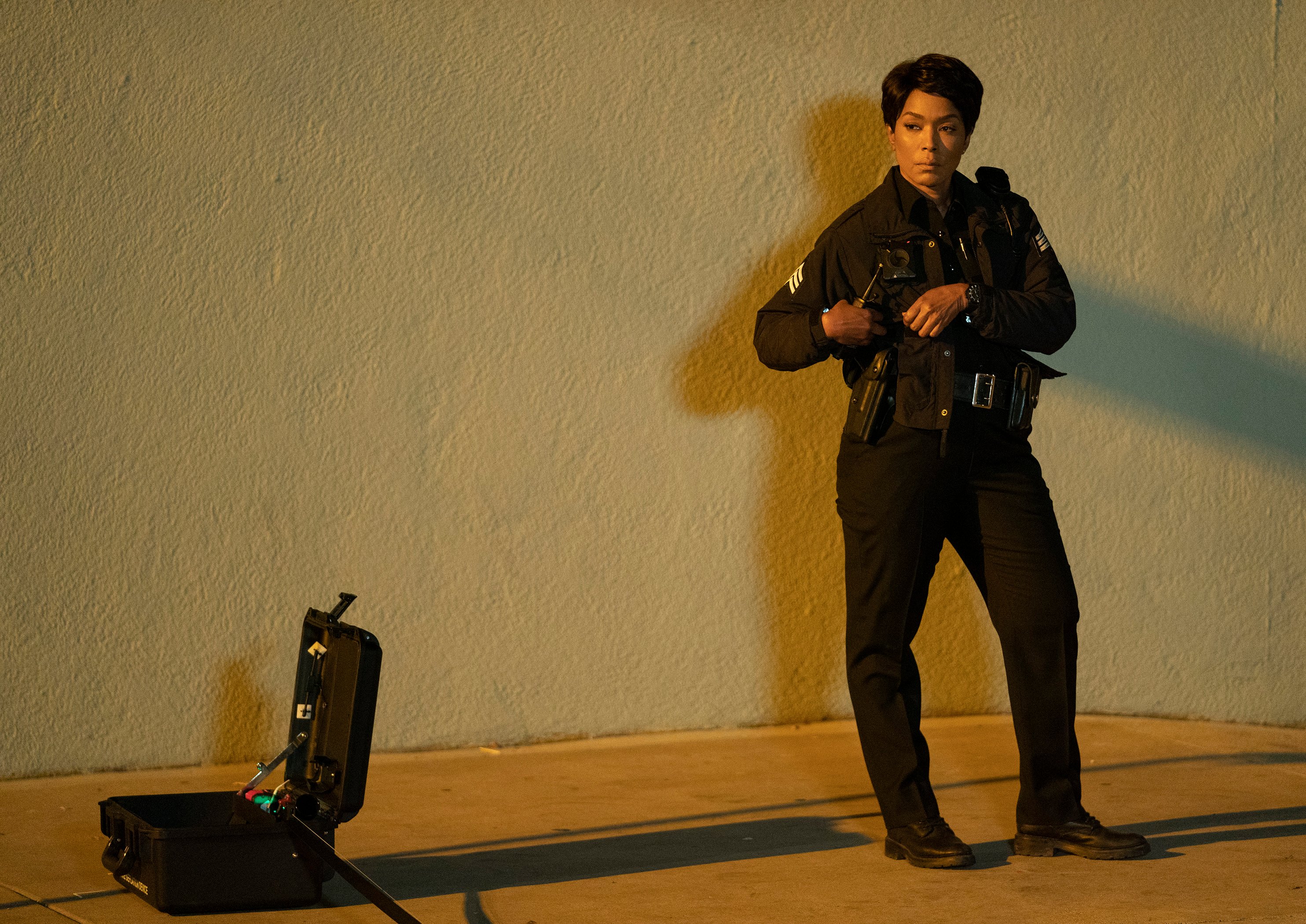 9-1-1 Season 3 Episode 13, "Pinned"