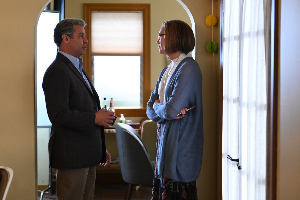 This Is Us Season 4 Episode 18 - Jon Huertas as Miguel, Mandy Moore as Rebecca