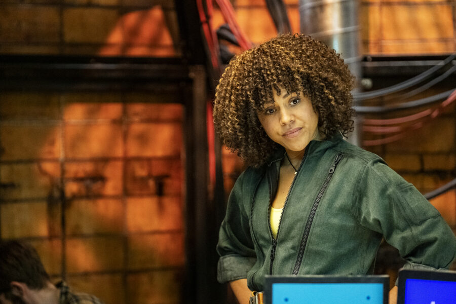 Avenue 5 Season 1 Episode 8 "This Is Physically Hurting Me"