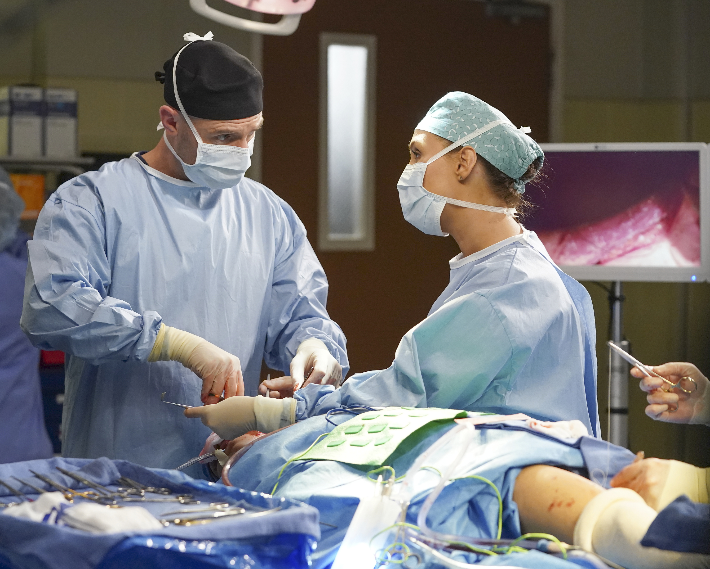 Grey Preview — Grey’s Anatomy Season 16 Episode 21: Put on a Happy Face Grey's Anatomy Season 16 Episode 21, "Put On A Happy Face"'s Anatomy Season 16 Episode 21, "Put On A Happy Face"